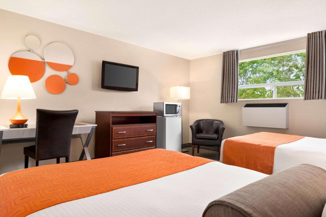 Howard Johnson By Wyndham Gravenhurst Exterior foto
