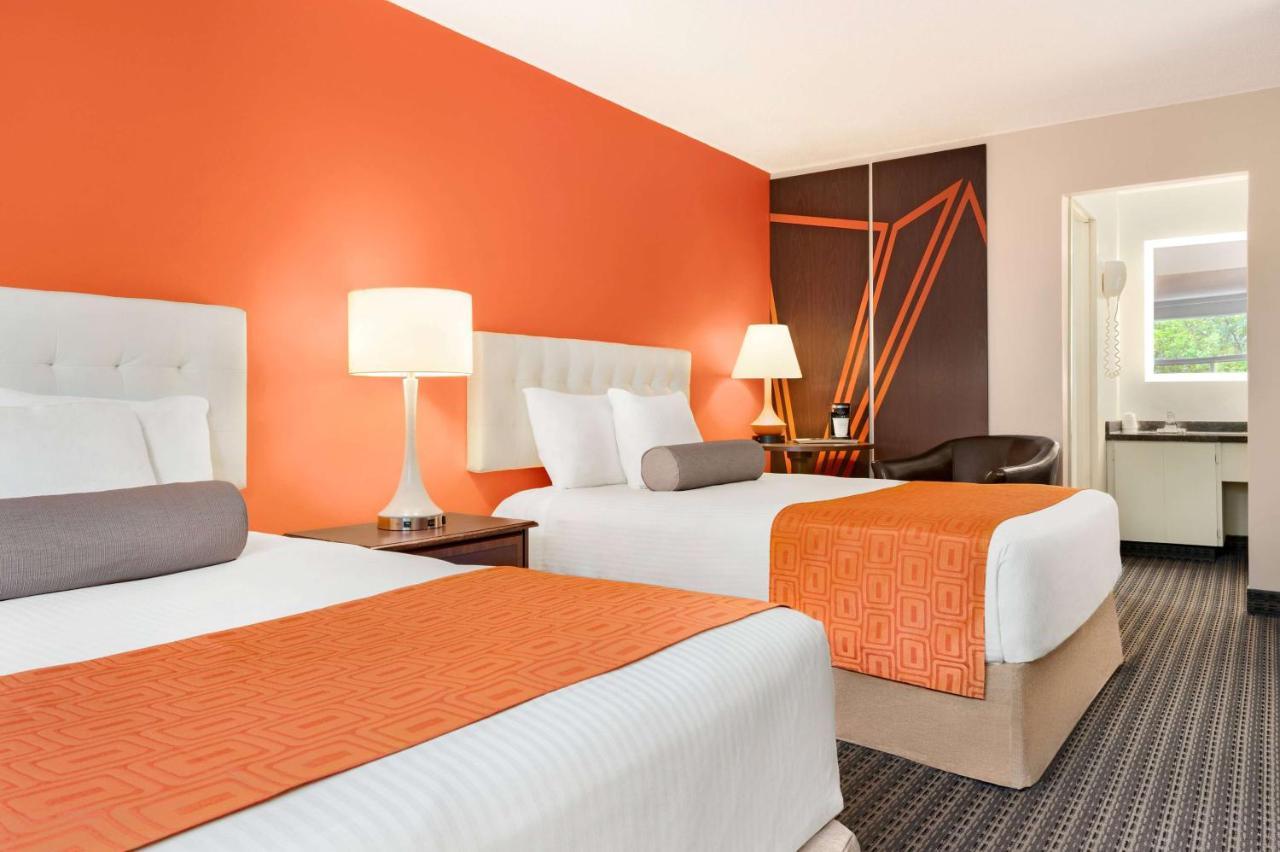 Howard Johnson By Wyndham Gravenhurst Exterior foto